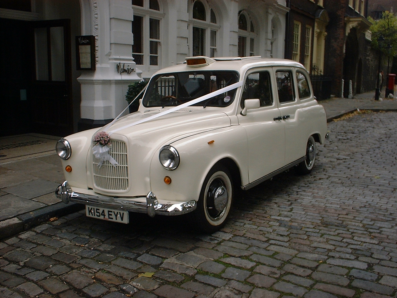 Wedding Taxis - View Our Classic London Wedding Taxis